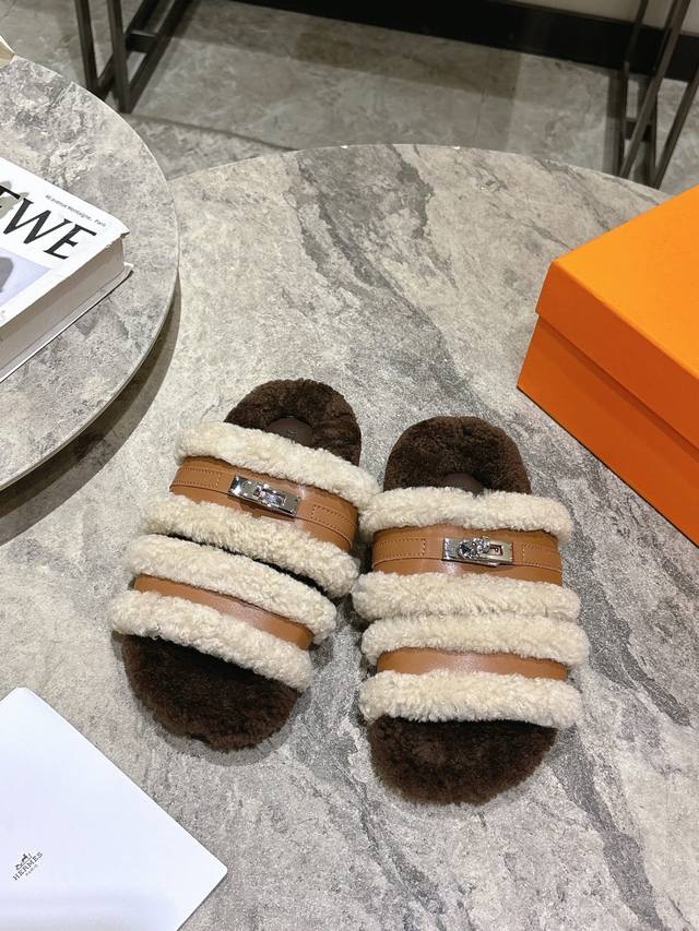 ΗErme* 爱*马*仕 H拖秋冬经典款二舅羊毛拖鞋，毛绒绒的慵懒风 上脚简直太舒服了！！ DDD 注意 只做高端品质！！对准专柜品质 正码 DDD 鞋面：顶级