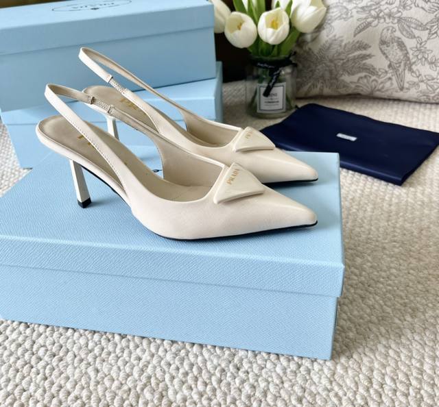 Prada普拉达24年新款三角标纹理高跟凉鞋 DDD 牛漆皮 羊皮里 牛皮底 DDD 跟高:7.5Cm DDD 正码:34-41 DDD 黑色.杏色.酒红色 D