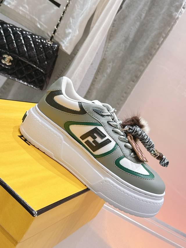 顶级品质新款First 1系列网面系带厚底休闲运动鞋 DDD 这双芬迪First 1运动鞋，采用高科技网布与进口牛皮材质拼接 DDD 面料：进口牛皮材料 DDD