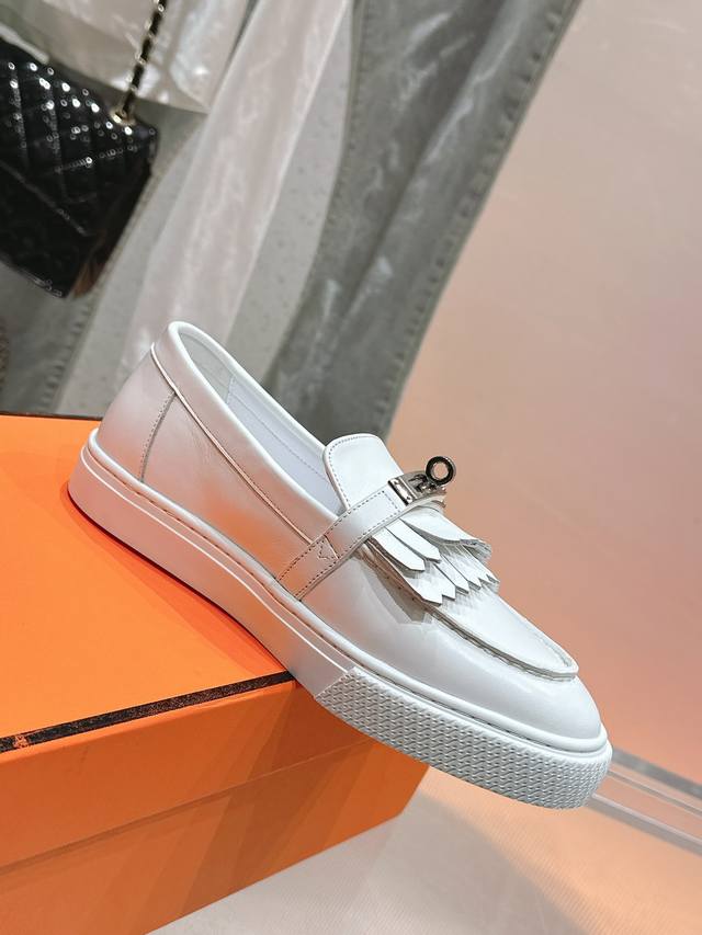 女款 男款 DDD 情侣款H家最新经典小白鞋！经楦靴型+英伦复古设计，经典耐看！原版倒模楦型，极致1:1形体，进口高端面料呈现出精致质感！ DDD 开模定制A级