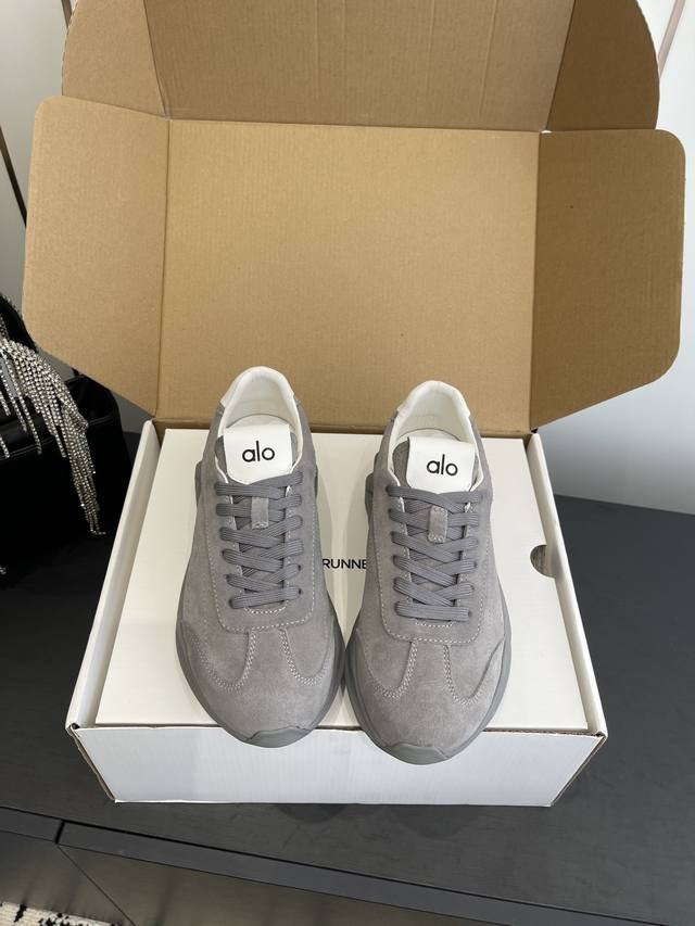 春夏新款 厚底舒适 情侣款 休闲运动跑步瑜伽鞋. DDD 上脚非常轻便！套上袜套搭配更好看！而且还是明星同款推荐～上脚增高显腿细！ DDD 材质：原版开模麂皮