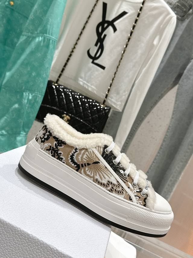 最新毛毛运动休闲鞋 专柜顶级系列 原版完美复刻舒适保暖度非常棒高端又精致！ DDD 进口Oblique 印花刺绣&牛仔面 DDD 舒适保暖羊毛内里&垫脚 DDD