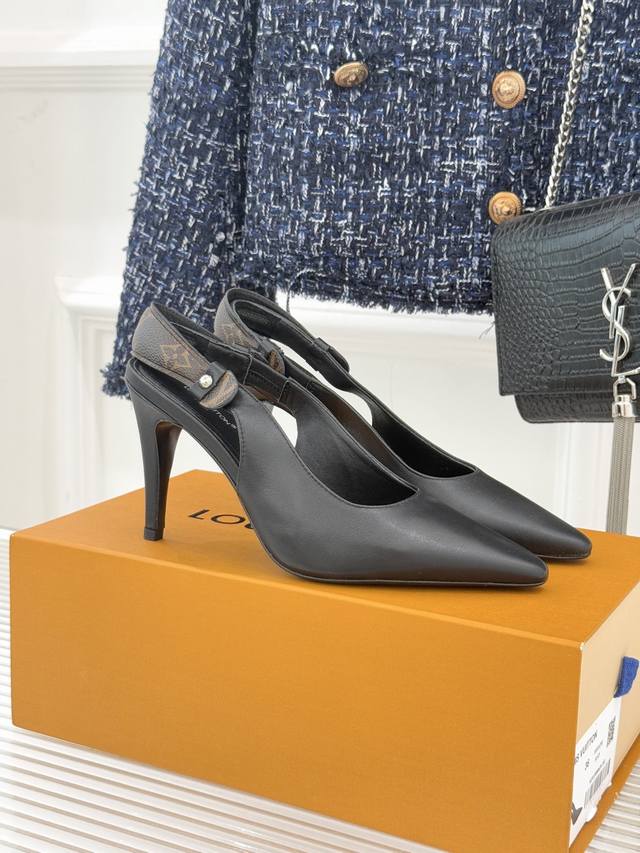 驴牌新品跑量 DDD 老花尖头后空猫跟凉鞋 DDD 顶级复刻高端品质 DDD 面料采用原版定制皮料 DDD 内里垫脚均为羊皮 DDD 意大利进口真皮大底 DDD