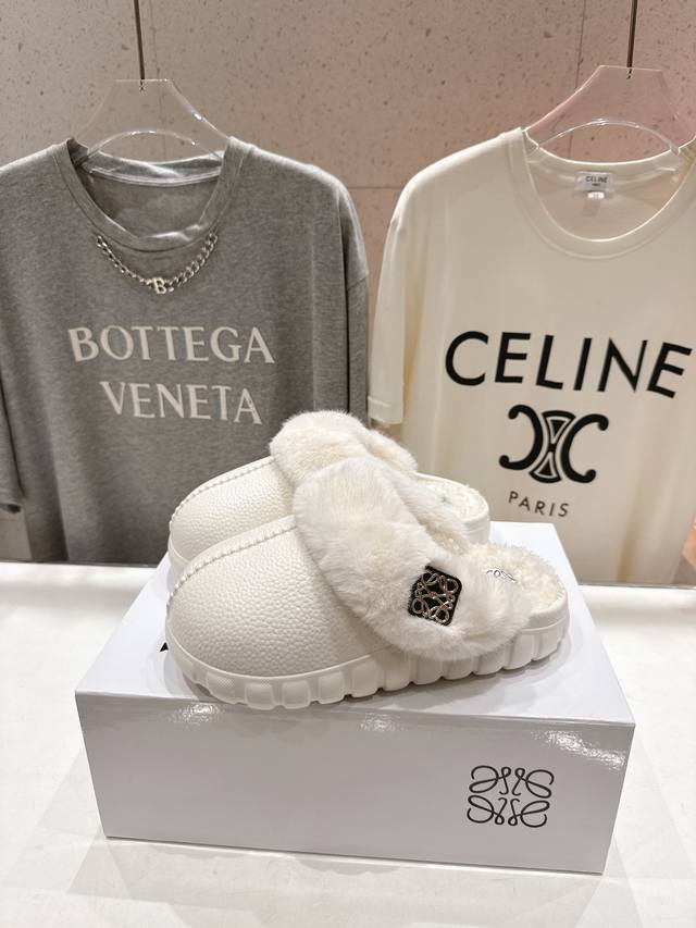 罗意威新款 DDD 顶级一脚蹬勃肯半包拖鞋 DDD 时髦精必入单品 超级跑量系列 DDD 毛茸茸 软糯糯的居家外穿都 DDD 舒适百搭 慵懒又时髦！ DDD 精