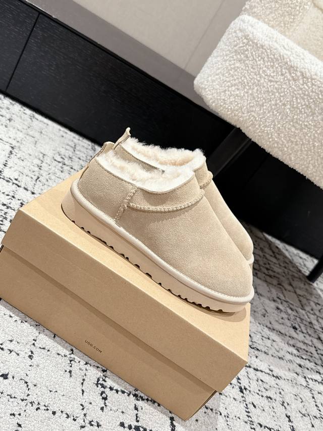 秋冬新款羊毛包头拖 DDD 简易百搭爆款！真的太复古太美啦！ DDD 稳稳的拿捏了秋冬的氛围 DDD 皮料选用高丝光反绒皮 DDD 皮毛一体的澳洲羊毛 DDD