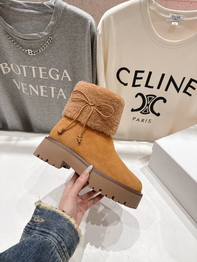 赛琳秋冬最新款毛毛短靴，Lisa同款超火复古凯旋门厚底羊羔毛短靴马丁靴！ DDD 鞋面采用牛反绒+羊羔毛 DDD 内里垫脚进口羊毛～ DDD 原版橡胶组合大底