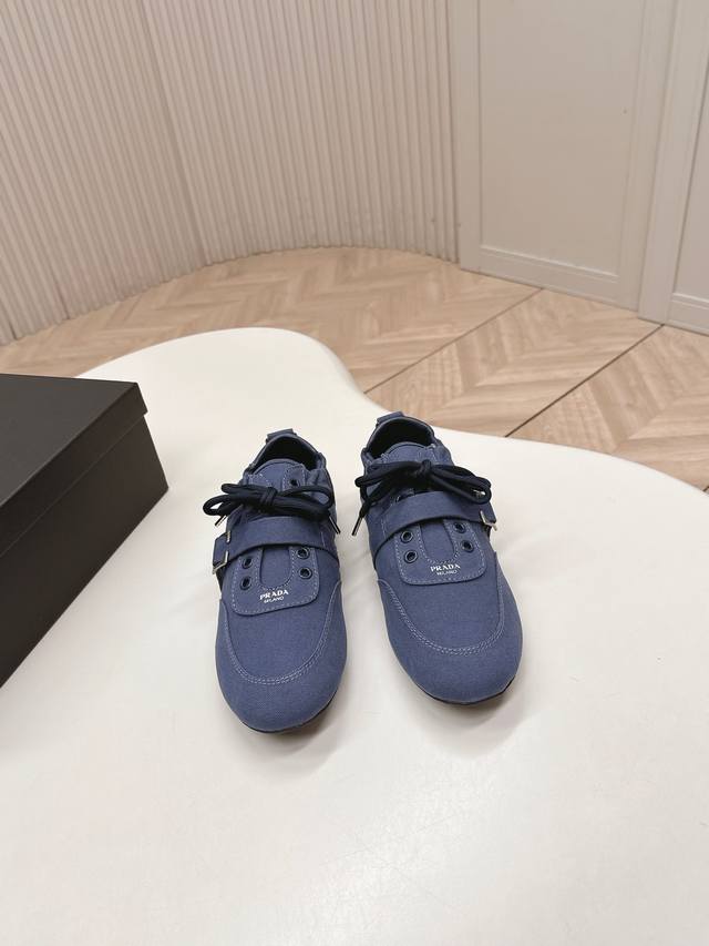 Prada普拉达P家26Ssfw～New新款系带扣休闲鞋芭蕾舞鞋 低调奢华懒人鞋，富人的不二选择！ DDD 软胶底素有踩云感之称～舒适度百分百 DDD 细腻材质