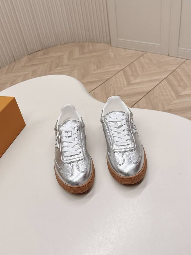 Lv 驴牌26早春新款德训鞋运动鞋透视款 DDD 眼睛一亮的设计风格 全皮面搭配超高级 清新且活力满满 上脚百搭秀气 DDD 鞋面原版定制材料 全新模具Tpu原