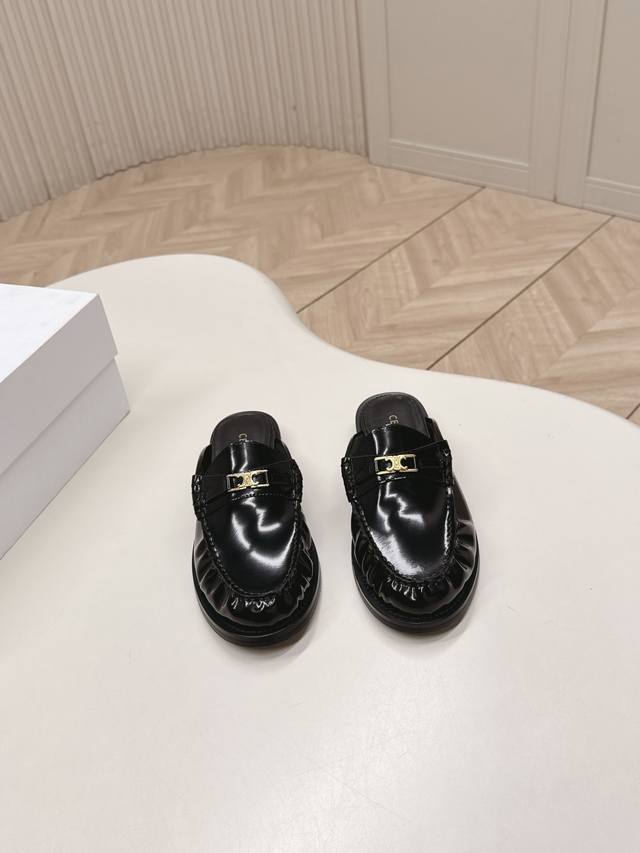 高版本 塞琳 Celine 26春款 凯旋门乐福鞋 小皮鞋 百搭系列 Ins种草神器 质检超好 、镜头感满分而且非常舒适，学院风轻松拿捏 DDD 材料：牛皮，原