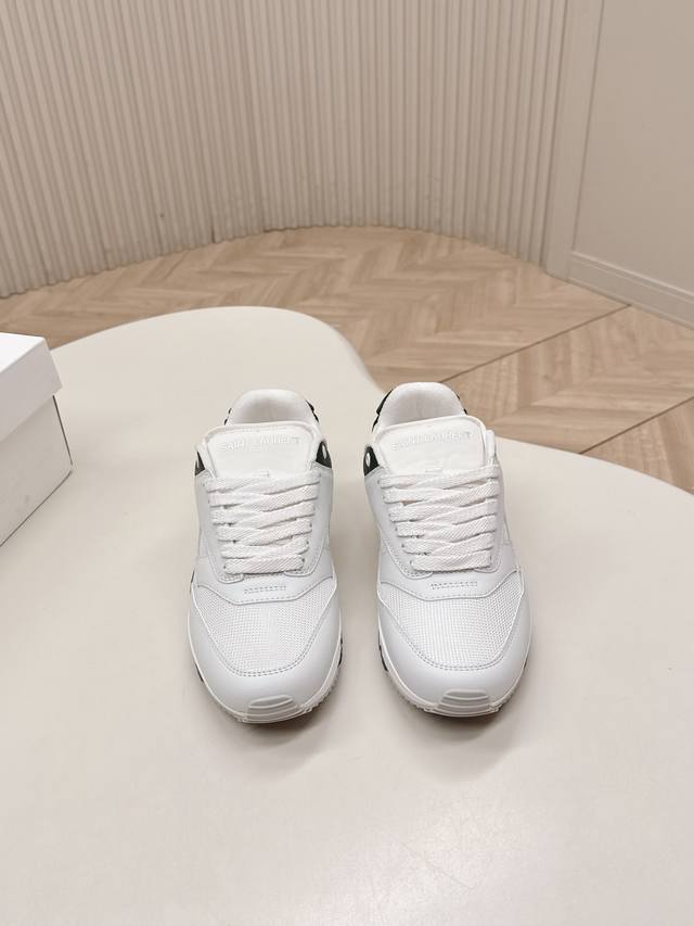 Saint Laurent圣罗兰新款男士休闲鞋运动鞋 灵感源自复古跑鞋 透气又有质感 视觉冲击力满分 论休闲还是运动风都能轻松驾驭 时髦又百搭 穿着舒适既有潮流 Saint Laurent圣罗兰新款男士休闲鞋运动鞋 灵感源自复古跑鞋 透气又有质感 视觉冲击力满分 论休闲还是运动风都能轻松驾驭 时髦又百搭 穿着舒适既有潮流