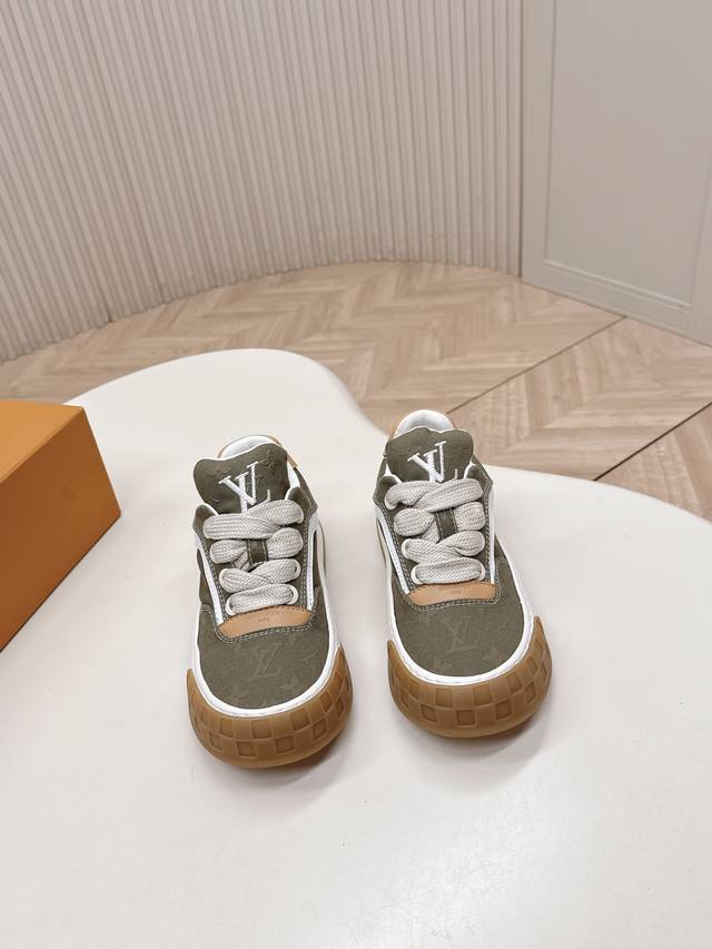 高版本 情侣款 Louis Vuitton Tilted Sneaker厚底休闲鞋饼干鞋 DDD 鞋身采用了前所未有的不对称倾斜结构，打破了传统运动鞋对称的沉闷