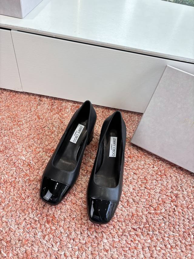 G987所见即所得Jimmycho*吉米周2026早春爆品 顶版 尖头水钻中空高跟鞋 DDD 这也太仙了叭，像艺术品一样美到窒息的很生动形象，很温柔很仙女，仿佛