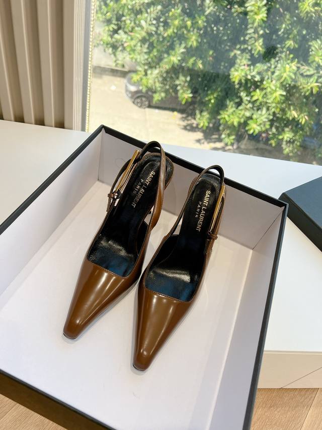 G085顶级品质Saint Laurent 圣罗兰Lee金属钻链条高跟鞋 DDD Ysl姐姐的美丽尤物高跟鞋 又是人间圣罗兰 Rose同款的小方头 高跟鞋化很好 G085顶级品质Saint Laurent 圣罗兰Lee金属钻链条高跟鞋 DDD Ysl姐姐的美丽尤物高跟鞋 又是人间圣罗兰 Rose同款的小方头 高跟鞋化很好