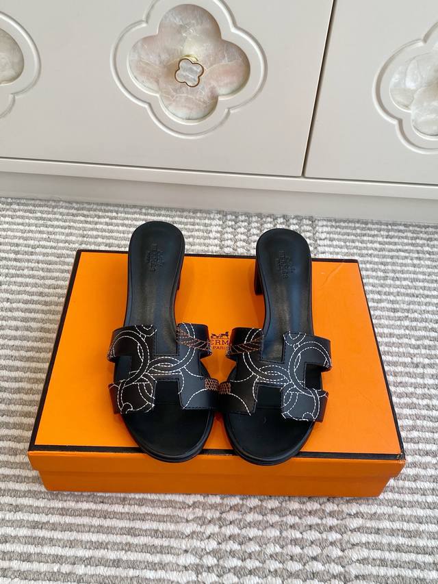 批平底 粗跟 DDD 新色 DDD Hermes爱马仕经典H拖鞋 DDD 顶级品质 DDD 超级洋气经典又耐脏的一款凉拖万能百搭～舒适感真的天花板级别～软乎乎的