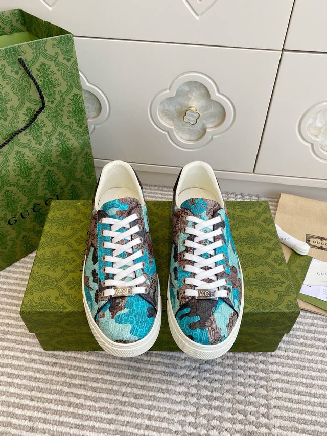 男款 DDD Gucc*新品Gu7 Ace系列厚底运动鞋 DDD 顶级品质 DDD 经典的Ace配色，搭配Gg Supreme老花 红绿织带时尚又百搭 DDD