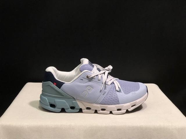 顶级版本On昂跑 Cloud Flyer 4 织物 舒适百搭 减震透气轻便 低帮 生活休闲鞋。 DDD 瑞士高性能运动品牌On打造的此系列作品，鞋面由再生聚酯纤