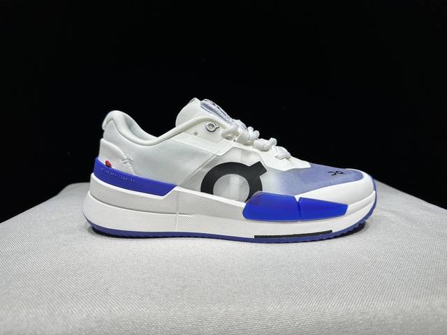 顶级版本On昂跑 The Roger 织物 舒适百搭 减震透气轻便 低帮 生活休闲鞋。白靛蓝 DDD 瑞士高性能运动品牌On打造的此系列作品，鞋面由再生聚酯纤维