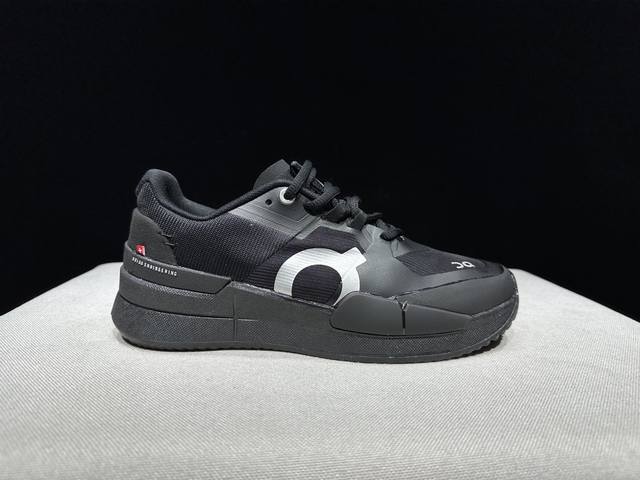 顶级版本On昂跑 The Roger 织物 舒适百搭 减震透气轻便 低帮 生活休闲鞋。黑色 DDD 瑞士高性能运动品牌On打造的此系列作品，鞋面由再生聚酯纤维和