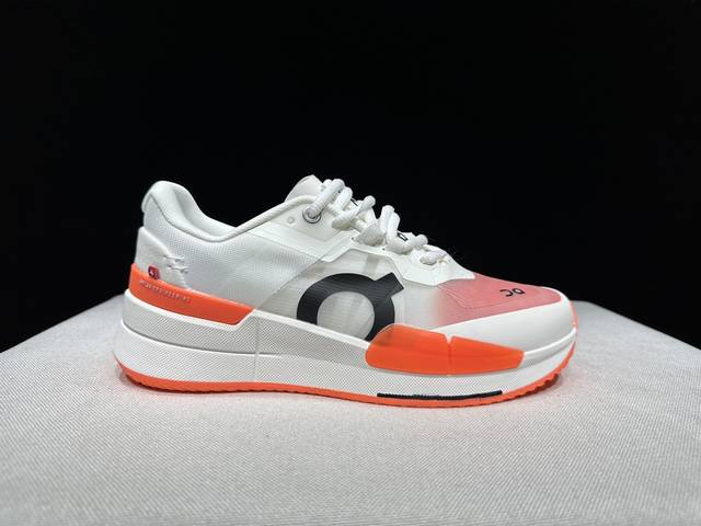 顶级版本On昂跑 The Roger 织物 舒适百搭 减震透气轻便 低帮 生活休闲鞋。白橙 DDD 瑞士高性能运动品牌On打造的此系列作品，鞋面由再生聚酯纤维和