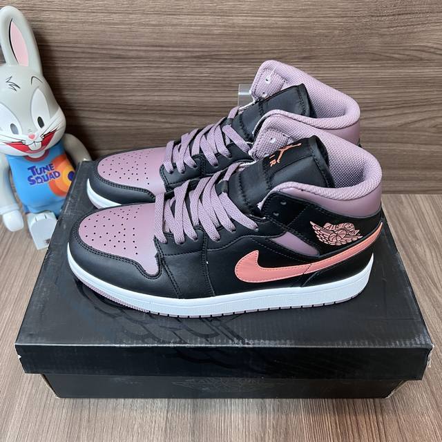 顶级版本Jordan Air Jordan 1 Mid Cacao Wow 耐磨透气中帮复古篮球鞋Gs 黑紫 DDD 码数：36-46 含半码 DDD 编码: