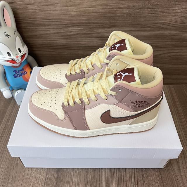顶级版本Jordan Air Jordan 1 Mid Se Neutral 红豆耐磨帮复古篮球鞋男女同款烟灰紫红。 DDD 码数：36-46码 DDD 编码: