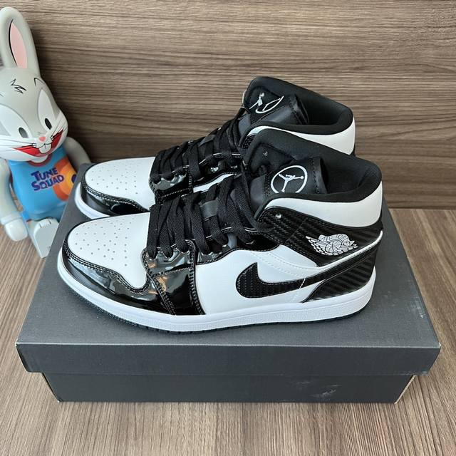 顶级版本Jordan Air Jordan 1 Mid Se Asw Black Andwhite 减震防滑中帮复古篮球鞋男款黑白熊。 DDD 码数：36-46