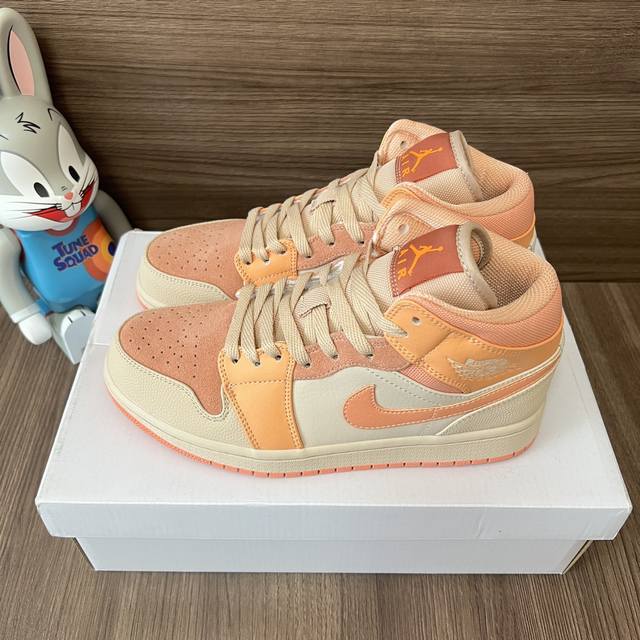 顶级版本Jordan Airjordan1Mid Apricotorange 防滑减震中帮复古篮球鞋杏橙。 DDD 码数：36-46码 DDD 编码: Dh42