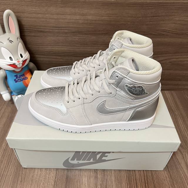 顶级版本Jordan Air Jordan1High Og Co Jp Tokyo 奥运会防滑耐磨高帮复古篮球鞋男女同款灰银。 DDD 码数：36-47.5码