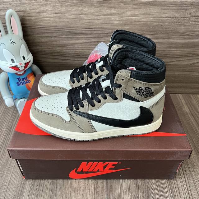 顶级版本Travisscott Xjordanairjordan1Highogtssp倒钩防滑耐磨高帮复古篮球鞋男女同款深棕。 DDD 码数：36-47.5码