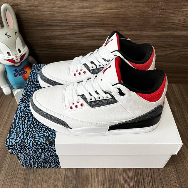 顶级版本Jordan Air Jordan 3 Retro Se Denim Fire Red 高帮复古篮球鞋男女同款火焰红。 DDD 码数：36-47 含半码