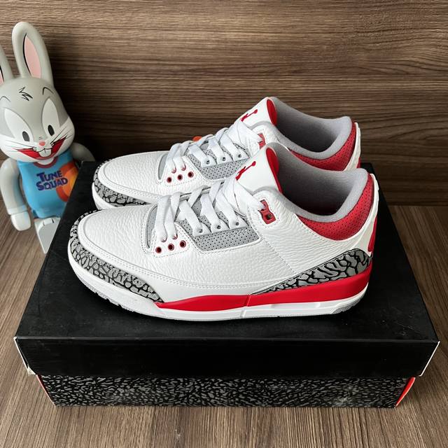 顶级版本Jordan Air Jordan 3 Retro Fire Red 耐磨中帮复古篮球鞋男女同款火焰红白。 DDD 码数：36-47 含半码 DDD 编