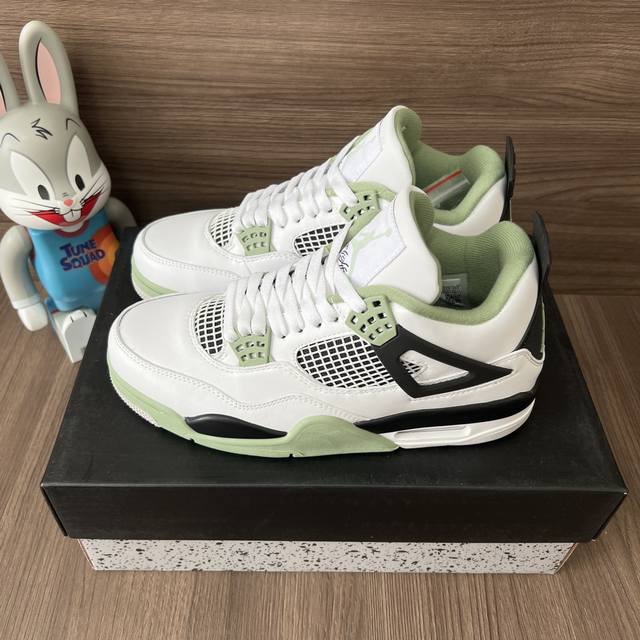 顶级版本Jordan Air Jordan 4 Oil Green 鼠尾草海盐 减震防滑耐磨中帮复古篮球鞋男女同款白绿黑。 DDD 码数:36-46码 含半码 顶级版本Jordan Air Jordan 4 Oil Green 鼠尾草海盐 减震防滑耐磨中帮复古篮球鞋男女同款白绿黑。 DDD 码数:36-46码 含半码