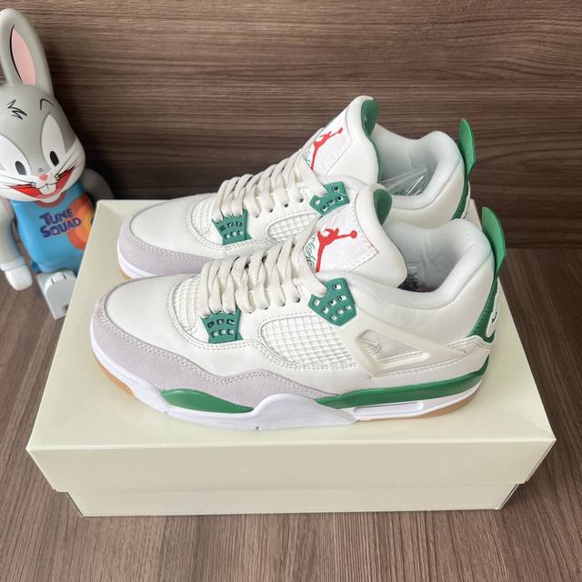 顶级版本Nike Sb X Jordan Air Jordan 4 Pine Green 联名款 减震耐磨防滑中帮复古篮球鞋男女同款 绿白。 DDD 码数：36