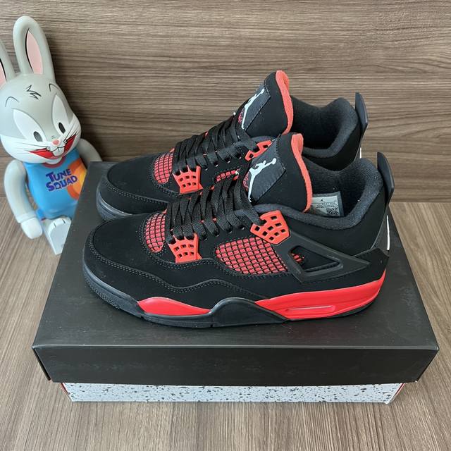 顶级版本Jordan Air Jordan 4 Retro Red Thunder 红雷电中帮复古篮球鞋男女同款黑红。 DDD 码数：36-46码 含半码 DD