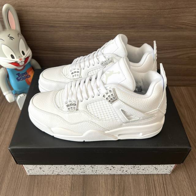 顶级版本Jordan Air Jordan 4 Retro Pure Money银扣高帮复古篮球鞋男款纯白。 DDD 码数：36-46码 含半码 DDD 编码: