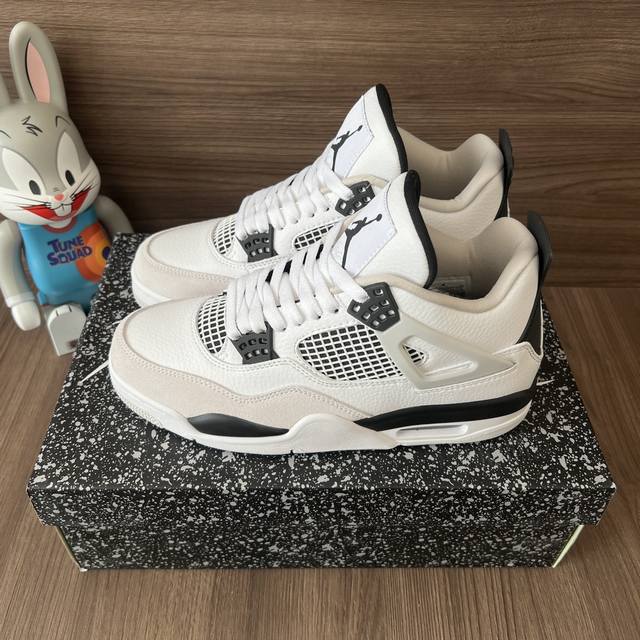 顶级版本Jordan Air Jordan 4 Retro Military Black 潮流小白水泥高帮复古篮球鞋男女同款灰白黑。 DDD 码数：36-46码