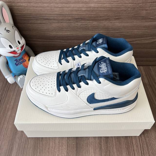 顶级版本Jordan Stadium 90 White Teal 减震防滑低帮运动休闲鞋男女同款白蓝。 DDD 码数：36-45 含半码 DDD 编码: Fb2