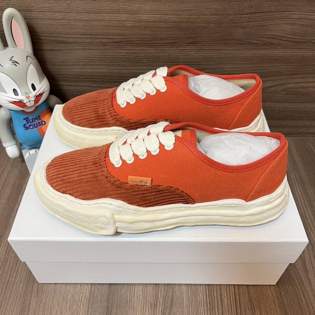 顶级Mihara Yasuhiro 三原康裕 帆布溶胶鞋 时尚板鞋 男女同款 橙色。 DDD 码数35-45码！ DDD