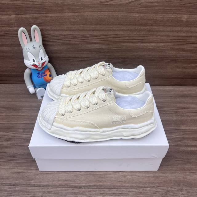 顶级Mihara Yasuhiro 三原康裕 帆布溶胶鞋 时尚板鞋 男女同款米色 DDD 码数35-45码！ DDD