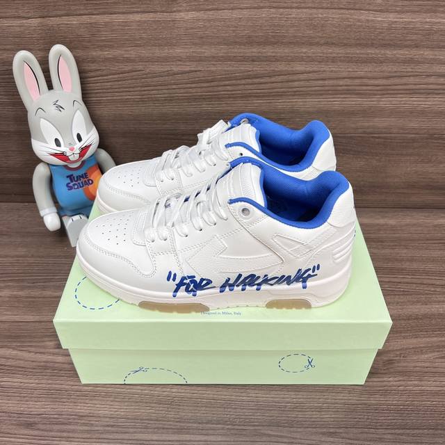 顶级版本Off-White Out Of Office 低帮涂鸦板鞋情侣款白蓝。 DDD Off-White箭头符号、Ziptie 标签、1Ogo印花等经典元素