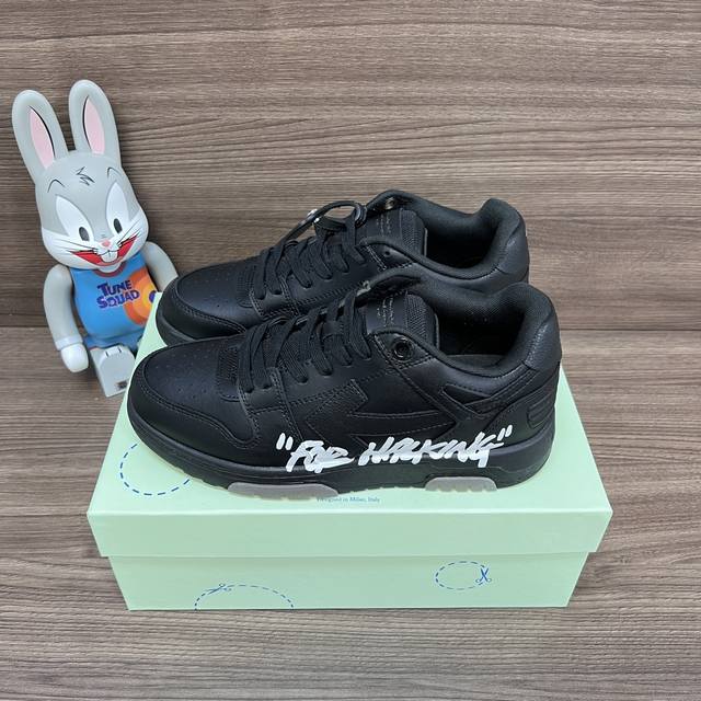 顶级版本Off-White Out Of Office 低帮涂鸦板鞋情侣款黑色。 DDD Off-White箭头符号、Ziptie 标签、1Ogo印花等经典元素