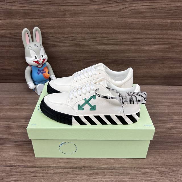 顶级版本Off-White C O Virgil Abloh Vulc Low Top 箭头低帮硫化帆布板鞋 白绿 DDD 一双充满街头韵味的棋盘格元素,亮点其 顶级版本Off-White C O Virgil Abloh Vulc Low Top 箭头低帮硫化帆布板鞋 白绿 DDD 一双充满街头韵味的棋盘格元素,亮点其