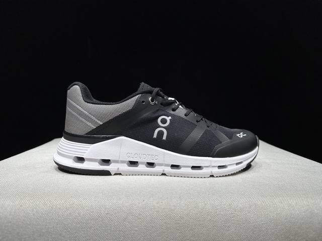 顶级版本On昂跑 Could Tec 舒适减震防滑透气低帮跑鞋！ DDD 瑞士高性能运动品牌On打造的此系列作品，鞋面由再生聚酯纤维和网眼布制成，采用独家镂空橡