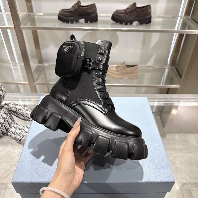 普拉达机车包包靴 经典爆款 DDD 最高版本 DDD Prad已认证5 普拉达精品 DDD 甜心教主王心凌及众多明星网红博主同款 DDD 上脚超级增高显瘦美腿，