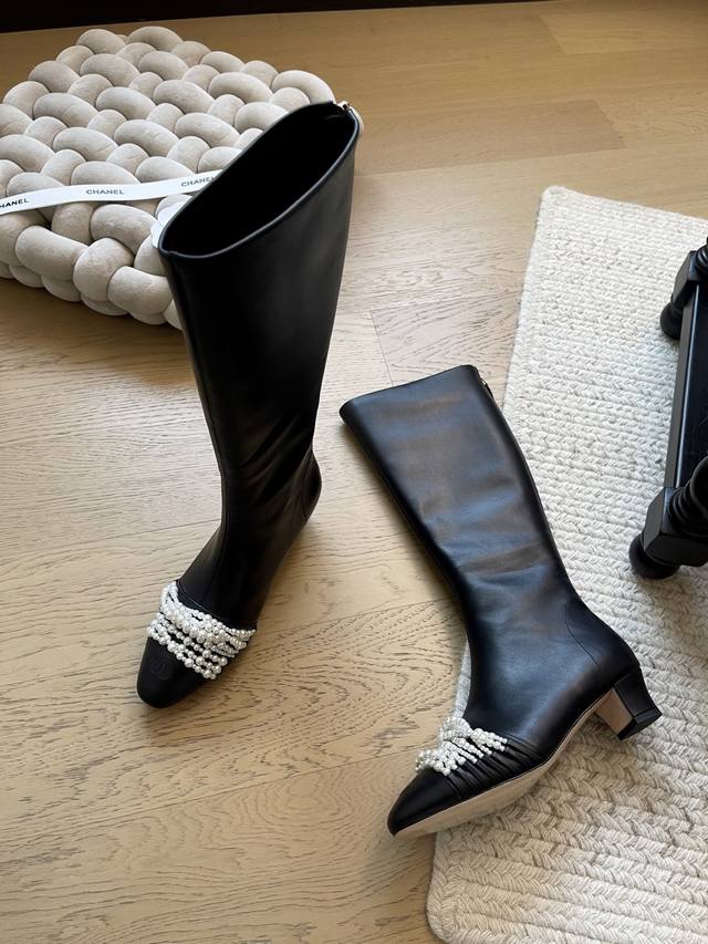Chanel 25K新款珍珠长靴！ DDD 顶级版本！抢先发售 DDD 鞋面小牛皮 内里羊皮 原版大底！ DDD 码数：35-40 40 定制不退不换 DDD