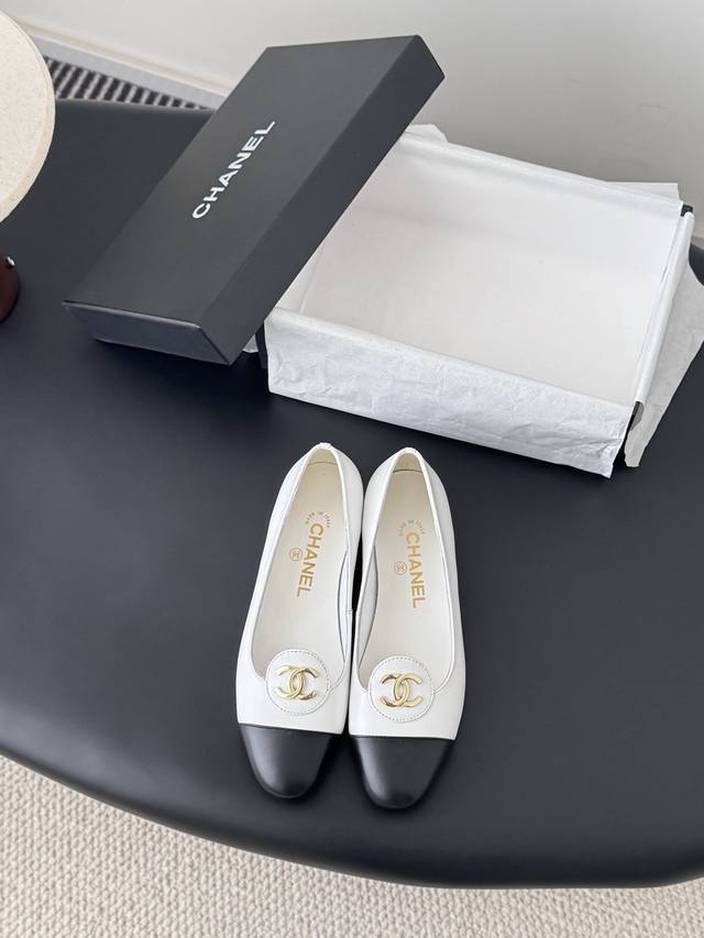 Chanel Vintage中古系列单鞋 DDD 简约而不简单的款，上脚特别显脚细。 DDD 鞋面牛皮，内里垫脚羊皮，原版大底。 DDD Size:35-39