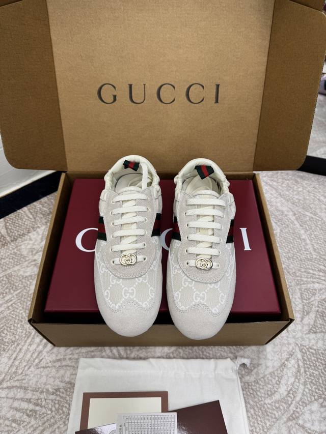 鞋码选购：女35-45 40.45定做不退换 新款芭蕾舞德训鞋 DDD 谁懂啊！这双鞋直接把 经典 焊死了细腻翻毛皮裹着脚，像踩进云端的柔软厚底自带“空气感”，