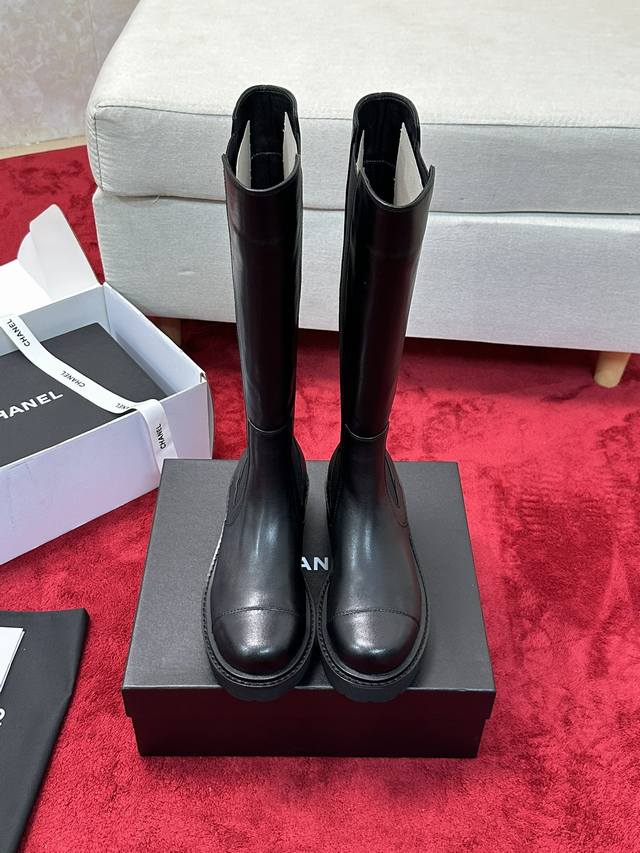 顶级版本 小香奶奶 本季秋冬季必备单品！！ DDD 香奈儿秋冬重工爆款 DDD 小红书力推款，怎么搭配都好看，时髦精必备，香奈儿女士钟爱简约又难以抗拒系搭配展现