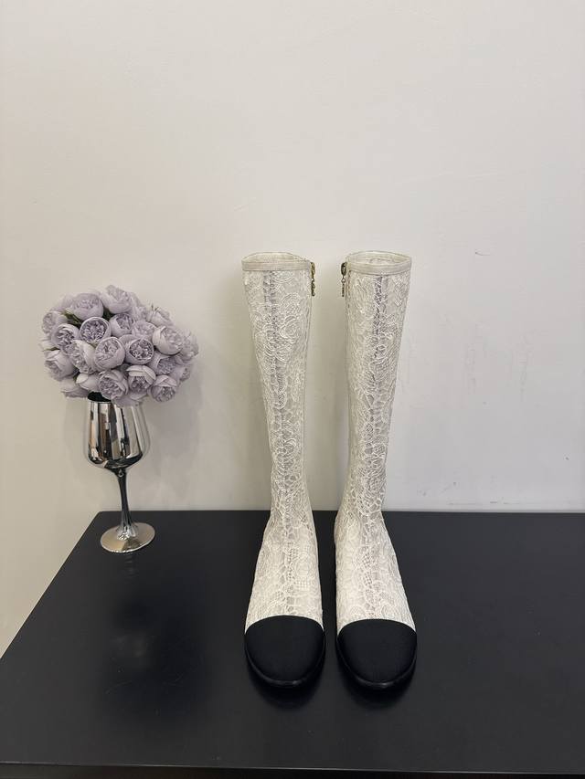 现货发售 *25 DDD 专柜 正品级 版本！！ DDD 官方目录： DDD 码数：35、36、37、38、39 34 40 41 需要定做跟客服 沟通 DDD