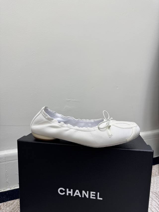 Size：35-39 40 41定制 DDD Chane*｜小香经典中古菱格蝴蝶结芭蕾舞鞋 DDD 当菱格纹的密码邂逅芭蕾的灵动 DDD 这双单鞋便成了穿越时光